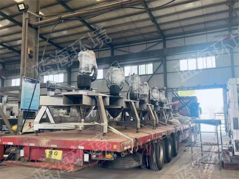 刮泥機、雙曲面攪拌機、潛水曝氣機發(fā)貨